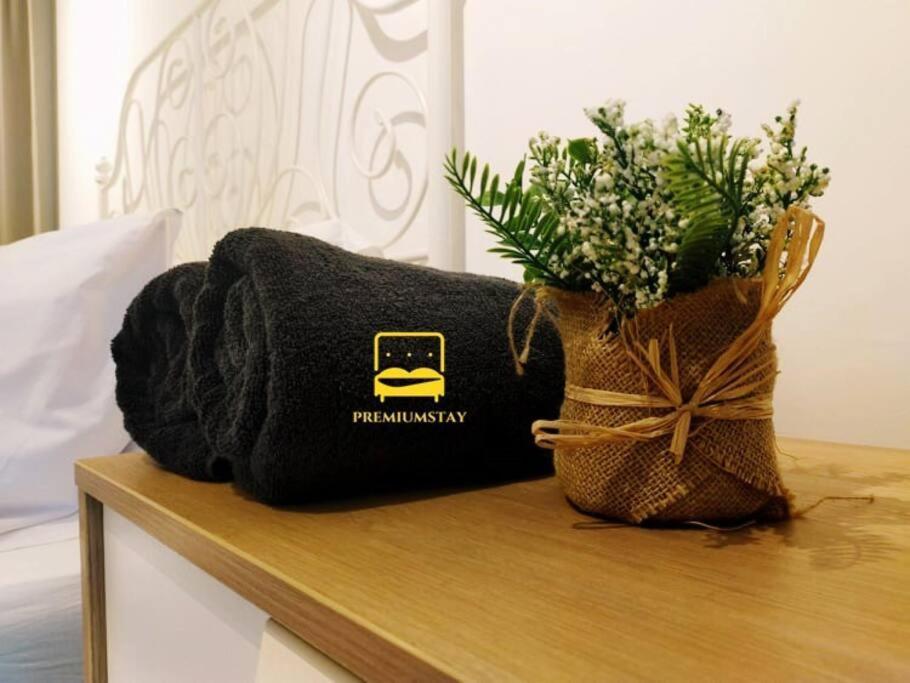 H2O Retreat Studio Home 5Min To Lrt By Premium Stay Petaling Jaya Exteriör bild